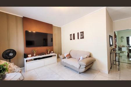 Casa à venda com 278m², 3 quartos e 3 vagas Casa à venda com 278m², 3 quartos e 3 vagasSala