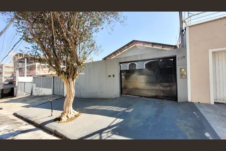 Casa à venda com 278m², 3 quartos e 3 vagas Casa à venda com 278m², 3 quartos e 3 vagasFachada