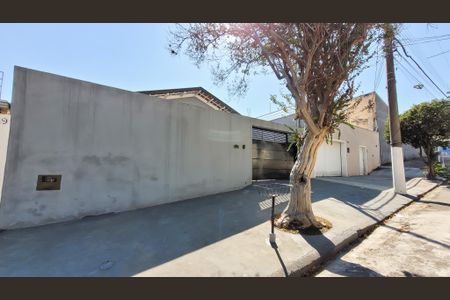 Casa à venda com 278m², 3 quartos e 3 vagas Casa à venda com 278m², 3 quartos e 3 vagasFachada