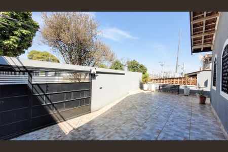 Casa à venda com 278m², 3 quartos e 3 vagas Casa à venda com 278m², 3 quartos e 3 vagasGaragem