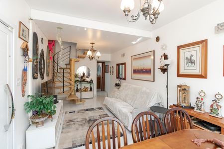 Casa à venda com 200m², 4 quartos e 2 vagas Casa à venda com 200m², 4 quartos e 2 vagasSala