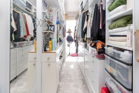 Casa à venda com 200m², 4 quartos e 2 vagas Casa à venda com 200m², 4 quartos e 2 vagasCloset da Suíte 1