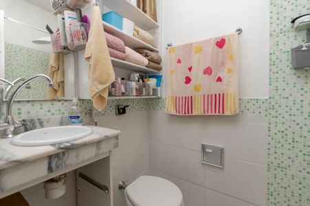 Casa à venda com 200m², 4 quartos e 2 vagas Casa à venda com 200m², 4 quartos e 2 vagasBanheiro da Suíte 2