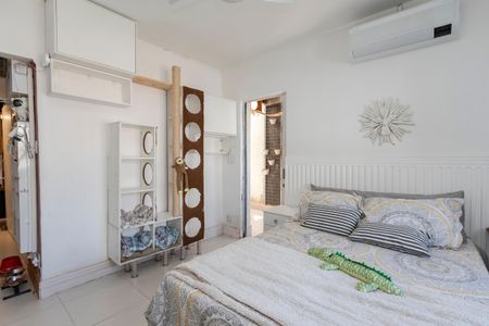 Casa à venda com 200m², 4 quartos e 2 vagas Casa à venda com 200m², 4 quartos e 2 vagasSuíte 2