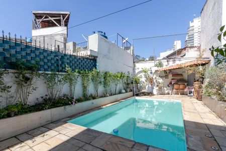 Casa à venda com 200m², 4 quartos e 2 vagas Casa à venda com 200m², 4 quartos e 2 vagasQuintal