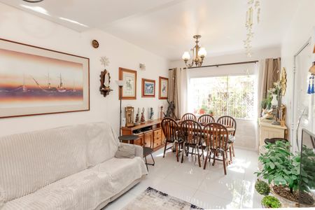 Casa à venda com 200m², 4 quartos e 2 vagas Casa à venda com 200m², 4 quartos e 2 vagasSala