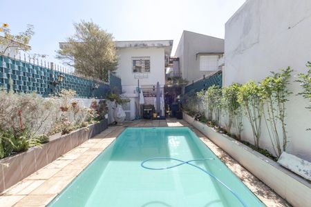 Casa à venda com 200m², 4 quartos e 2 vagas Casa à venda com 200m², 4 quartos e 2 vagasQuintal