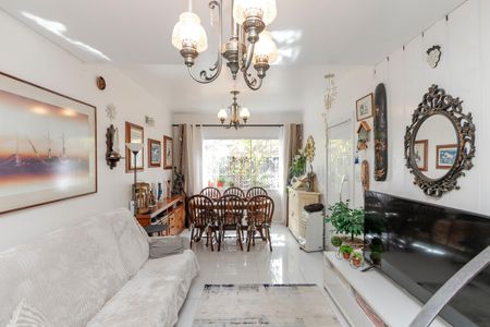 Casa à venda com 200m², 4 quartos e 2 vagas Casa à venda com 200m², 4 quartos e 2 vagasSala