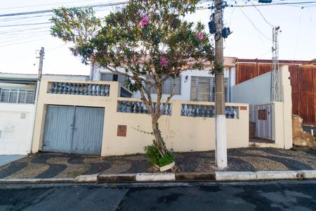 Casa à venda com 170m², 4 quartos e 1 vaga Casa à venda com 170m², 4 quartos e 1 vagaFachada