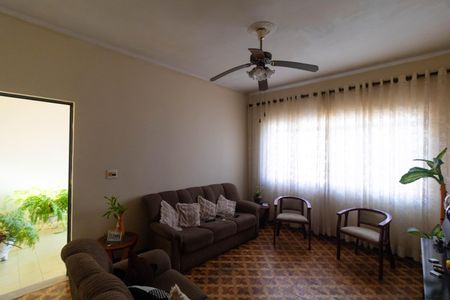 Casa à venda com 170m², 4 quartos e 1 vaga Casa à venda com 170m², 4 quartos e 1 vagaSala