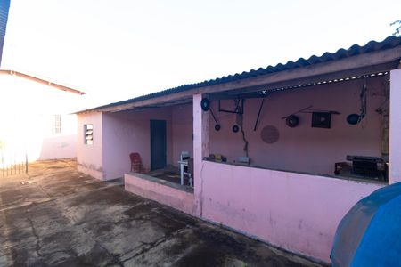 Casa à venda com 170m², 4 quartos e 1 vaga Casa à venda com 170m², 4 quartos e 1 vagaQuintal