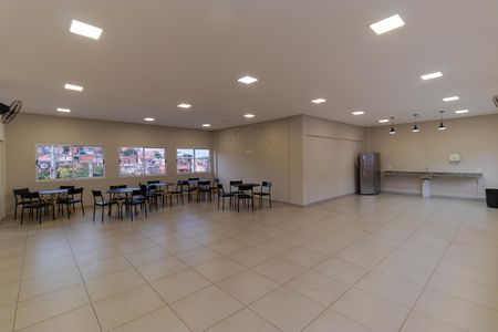 Apartamento para alugar com 50m², 2 quartos e 1 vaga Apartamento para alugar com 50m², 2 quartos e 1 vagaÁrea comum - Salão de festas