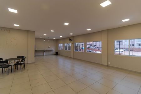 Apartamento para alugar com 50m², 2 quartos e 1 vaga Apartamento para alugar com 50m², 2 quartos e 1 vagaÁrea comum - Salão de festas