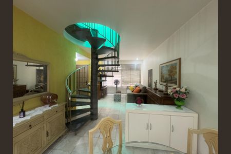 Casa à venda com 165m², 3 quartos e 2 vagas Casa à venda com 165m², 3 quartos e 2 vagasSala