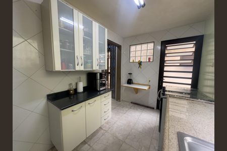 Casa à venda com 165m², 3 quartos e 2 vagas Casa à venda com 165m², 3 quartos e 2 vagasCozinha