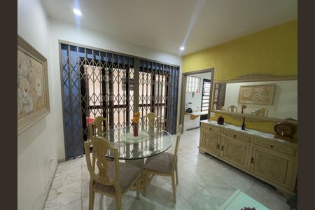 Casa à venda com 165m², 3 quartos e 2 vagas Casa à venda com 165m², 3 quartos e 2 vagasSala