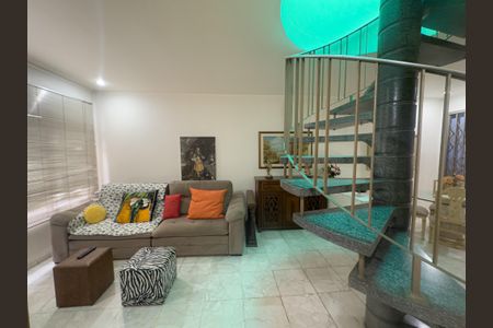 Casa à venda com 165m², 3 quartos e 2 vagas Casa à venda com 165m², 3 quartos e 2 vagasSala