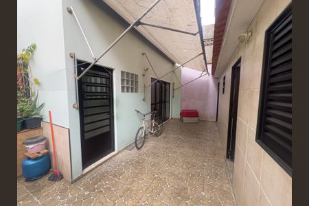 Casa à venda com 165m², 3 quartos e 2 vagas Casa à venda com 165m², 3 quartos e 2 vagasQuintal