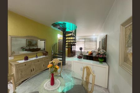 Sala de casa à venda com 3 quartos, 165m² em Água Branca, São Paulo