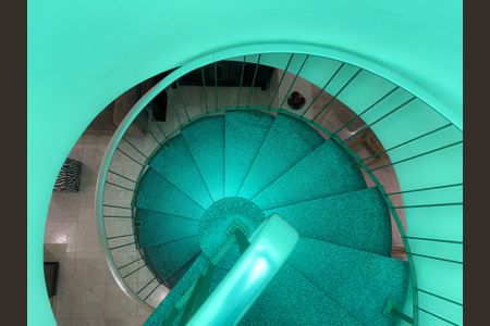 Casa à venda com 165m², 3 quartos e 2 vagas Casa à venda com 165m², 3 quartos e 2 vagasEscadas