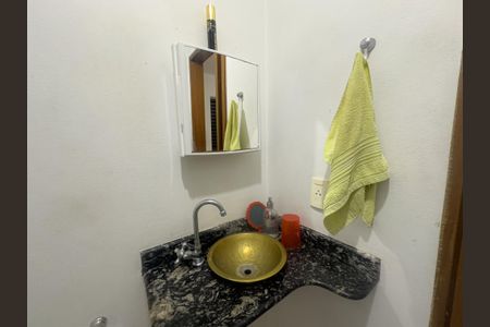 Casa à venda com 165m², 3 quartos e 2 vagas Casa à venda com 165m², 3 quartos e 2 vagasBanheiro Suíte 3 (externa)