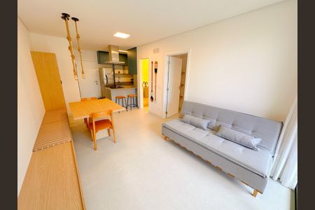 Sala de TV de apartamento para alugar com 1 quarto, 56m² em Jurerê, Florianópolis