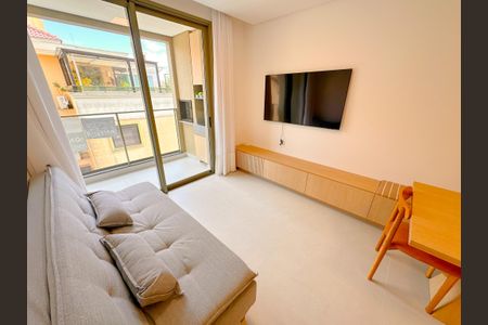 Sala de TV de apartamento para alugar com 1 quarto, 56m² em Jurerê, Florianópolis