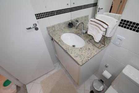 Apartamento à venda com 66m², 2 quartos e 2 vagasBanheiro 2