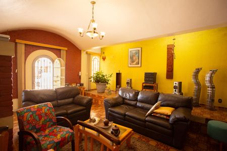 Casa à venda com 505m², 2 quartos e 2 vagas Casa à venda com 505m², 2 quartos e 2 vagasSala