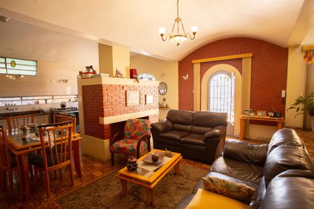 Casa à venda com 505m², 2 quartos e 2 vagas Casa à venda com 505m², 2 quartos e 2 vagasSala