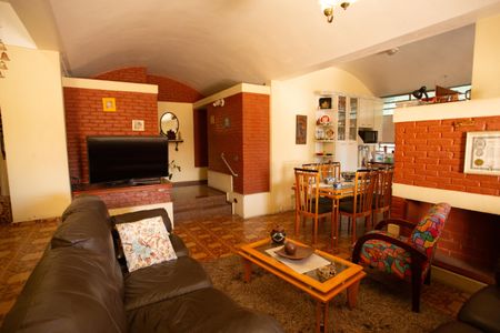 Casa à venda com 505m², 2 quartos e 2 vagas Casa à venda com 505m², 2 quartos e 2 vagasSala