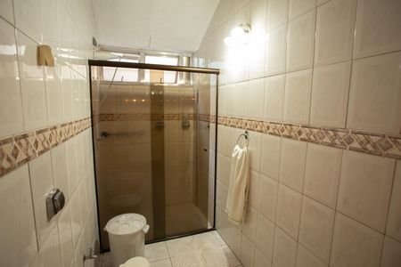 Casa à venda com 505m², 2 quartos e 2 vagas Casa à venda com 505m², 2 quartos e 2 vagasBanheiro da Suíte