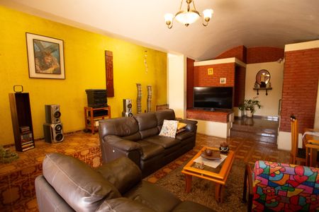 Casa à venda com 505m², 2 quartos e 2 vagas Casa à venda com 505m², 2 quartos e 2 vagasSala