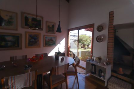 Casa de condomínio à venda com 300m², 4 quartos e 6 vagas Casa de condomínio à venda com 300m², 4 quartos e 6 vagasSala