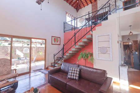 Casa de condomínio à venda com 300m², 4 quartos e 6 vagas Casa de condomínio à venda com 300m², 4 quartos e 6 vagasSala