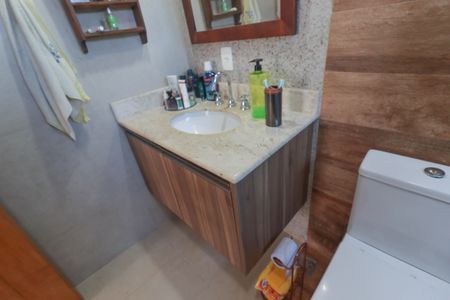 Casa de condomínio à venda com 300m², 4 quartos e 6 vagas Casa de condomínio à venda com 300m², 4 quartos e 6 vagasBanheiro da Suíte 1