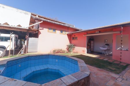 Casa de condomínio à venda com 300m², 4 quartos e 6 vagas Casa de condomínio à venda com 300m², 4 quartos e 6 vagasQuintal