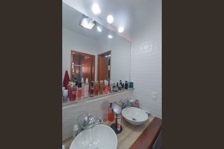 Casa de condomínio à venda com 300m², 4 quartos e 6 vagas Casa de condomínio à venda com 300m², 4 quartos e 6 vagasBanheiro da suíte 2