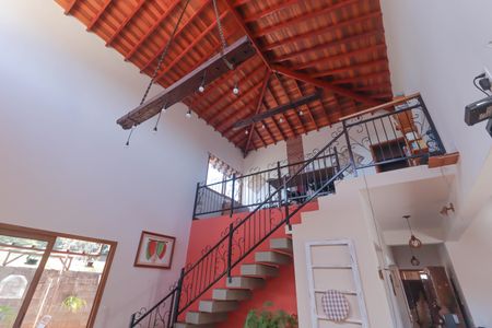 Casa de condomínio à venda com 300m², 4 quartos e 6 vagas Casa de condomínio à venda com 300m², 4 quartos e 6 vagasSala