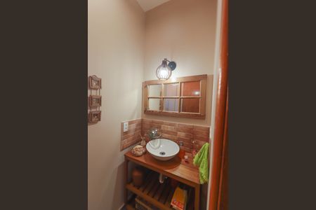 Casa de condomínio à venda com 300m², 4 quartos e 6 vagas Casa de condomínio à venda com 300m², 4 quartos e 6 vagasLavabo