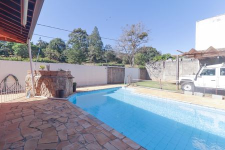 Casa de condomínio à venda com 300m², 4 quartos e 6 vagas Casa de condomínio à venda com 300m², 4 quartos e 6 vagasQuintal