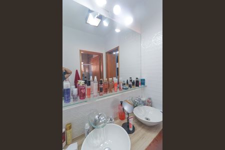 Casa de condomínio à venda com 300m², 4 quartos e 6 vagas Casa de condomínio à venda com 300m², 4 quartos e 6 vagasBanheiro da suíte 2