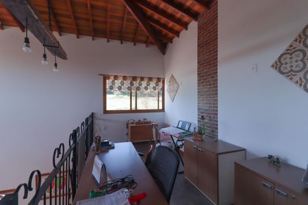 Casa de condomínio à venda com 300m², 4 quartos e 6 vagas Casa de condomínio à venda com 300m², 4 quartos e 6 vagasMesanino