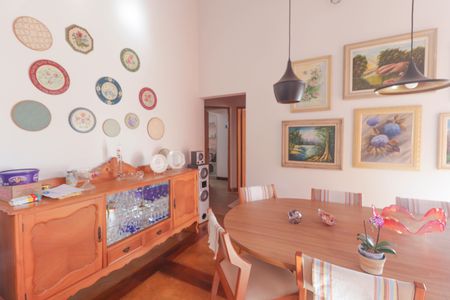 Casa de condomínio à venda com 300m², 4 quartos e 6 vagas Casa de condomínio à venda com 300m², 4 quartos e 6 vagasSala