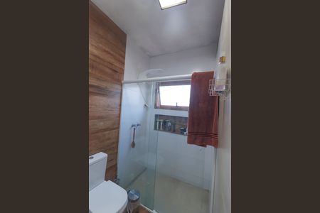 Casa de condomínio à venda com 300m², 4 quartos e 6 vagas Casa de condomínio à venda com 300m², 4 quartos e 6 vagasBanheiro da Suíte 1