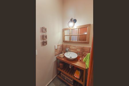 Casa de condomínio à venda com 300m², 4 quartos e 6 vagas Casa de condomínio à venda com 300m², 4 quartos e 6 vagasLavabo