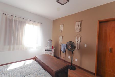 Casa de condomínio à venda com 300m², 4 quartos e 6 vagas Casa de condomínio à venda com 300m², 4 quartos e 6 vagasSuíte 1