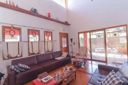 Casa de condomínio à venda com 300m², 4 quartos e 6 vagas Casa de condomínio à venda com 300m², 4 quartos e 6 vagasSala