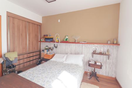 Casa de condomínio à venda com 300m², 4 quartos e 6 vagas Casa de condomínio à venda com 300m², 4 quartos e 6 vagasSuíte 1