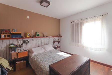 Casa de condomínio à venda com 300m², 4 quartos e 6 vagas Casa de condomínio à venda com 300m², 4 quartos e 6 vagasSuíte 1